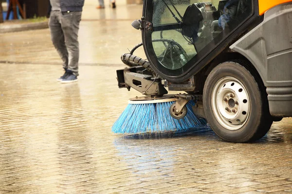 Street Sweeper Sweeps Stone Pavement Strong Brush Rainy Weather Maintaining — Stock Photo, Image