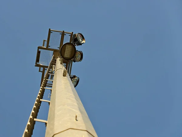 Ijslampen Voor Buitenverlichting Van Een Groot Gebied Gelegen Een Hoge — Stockfoto