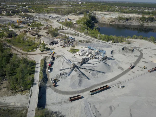 Nehir Çakıllarının Çıkarılması Yıkanması Tasnif Edilmesi Dağıtılması Madencilik Endüstrisi Taş Stok Fotoğraf
