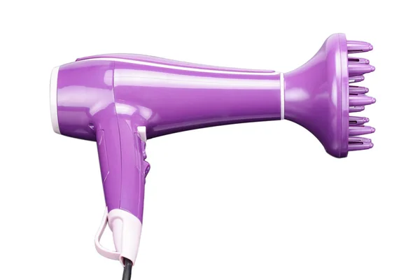 Beyaz arka planda izole difüzör ile pembe saç kurutma makinesi