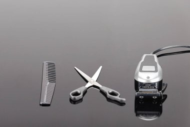 Saç berber Clippers, gri ayna BAC üzerinde saç kesimi aksesuarları
