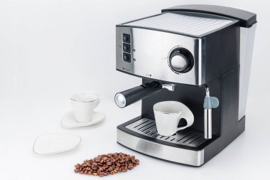 Kopya alanı ile beyaz arka planda espresso kahve makinesi