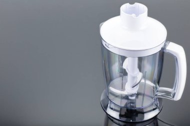 Kopya ile gri ayna arka planda aksesuar ile Blender