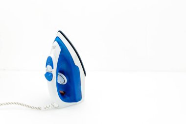 Beyaz paspas arka planda mavi ve beyaz demir