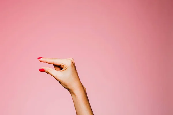 Vrouwenhanden Met Heldere Manicure Geïsoleerd Roze Achtergrond Klein Formaat Gebaar — Stockfoto