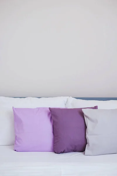 ソファの上の枕とインテリアデザイン クローズアップ — ストック写真