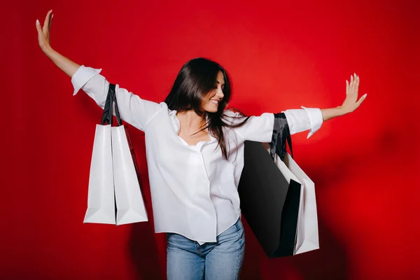 Happy Woman Showing Her New Purchases Holding Big Shopping Bags — Stock Photo, Image