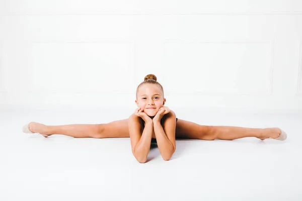 Smiling Young Girl Black Dress Gymnastic Pose Doing Splits Face — Stock Photo, Image