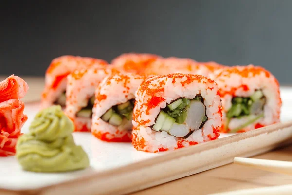 Sushi Lançou Camarão Califórnia Comida Entrega Qurantine Arroz Nori Camarão — Fotografia de Stock