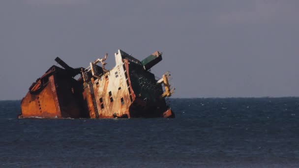 Grand Navire Enfonça Dans Mer — Video