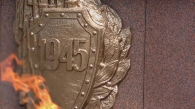 Sonsuz alev. 2 Dünya Savaşı askerleri için anıt.