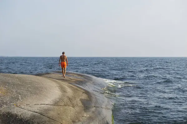 Rear View Man Walking Sea — Stock Photo, Image