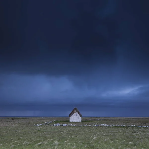 Lone House Field Storm Sky — Stock Photo, Image