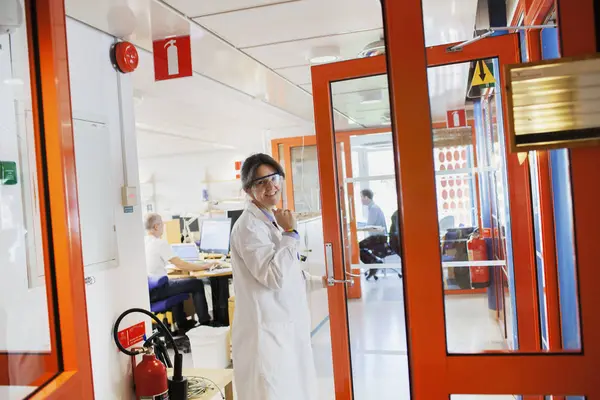 Woman Lab Coat Protective Eyewear — Stock Photo, Image