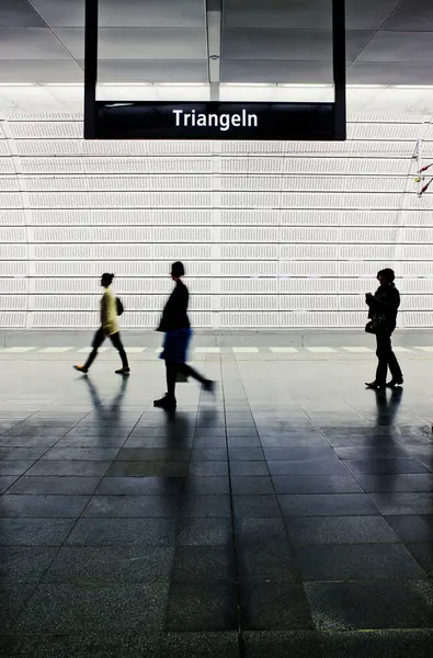 People Walking Subway Platform Backlit — Stock Photo, Image