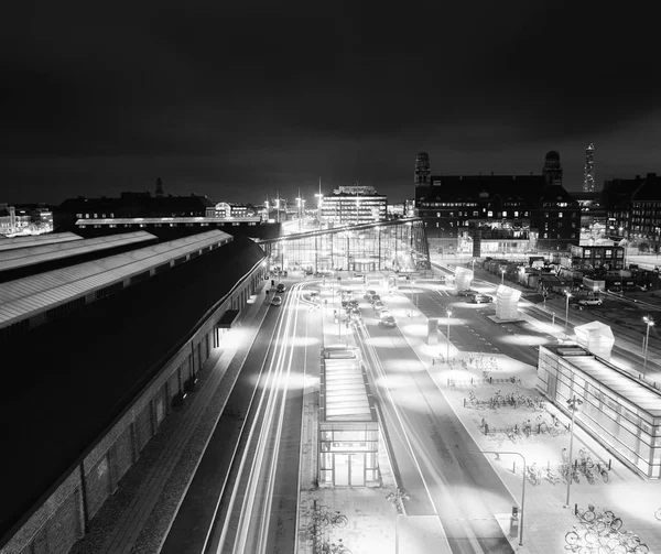 Malmo Železniční Stanice Noci Osvětlené Černé Bílé — Stock fotografie