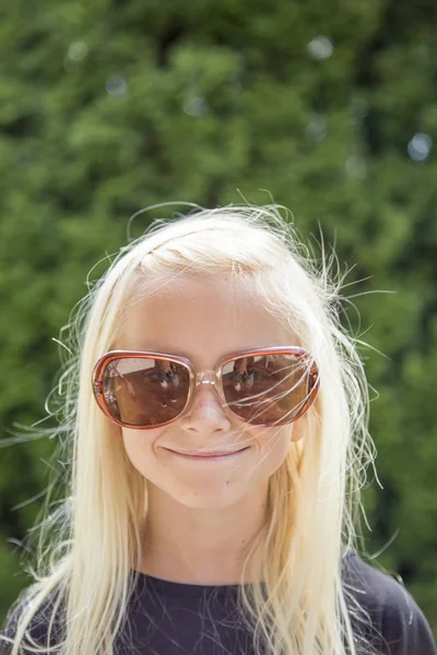 Portret Dziewczyny Dużych Okularach — Zdjęcie stockowe