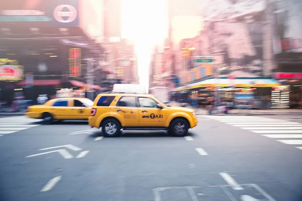 Sárga Taxi Kölyök Forgalom Manhattan — Stock Fotó