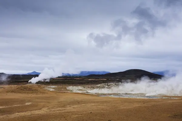 Steam Hot Springs Mountain Range Horizon — Stock Photo, Image