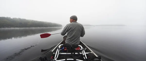 Rear View Man Rowing Lake — Stock Photo, Image