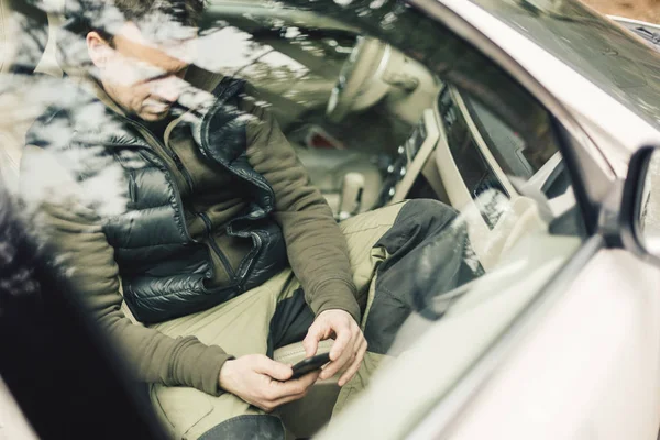 Man Using Smart Phone Car — Stock Photo, Image