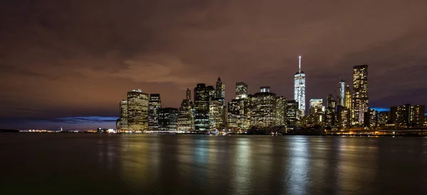 Nachts Beleuchtete Wolkenkratzer New York City — Stockfoto