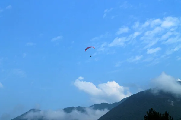 Parapente Sur Les Montagnes — Photo