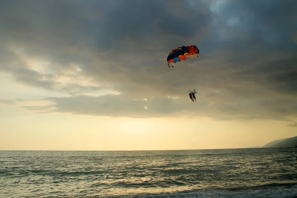 Paraglider Över Havet — Stockfoto