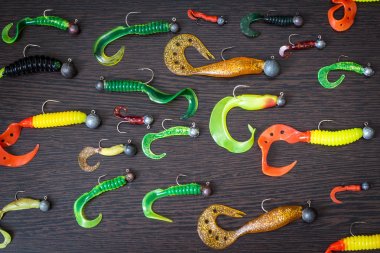 Silikon lures. Büküm siyah bir zemin üzerine