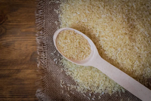 Rijst Gestoomde Rijst Hout Achtergrond Jute Bovenaanzicht — Stockfoto