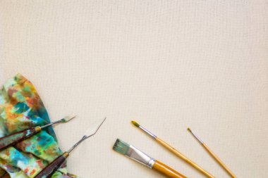 Tablo için arka plan. Tuval fırçalar paleti bıçak.