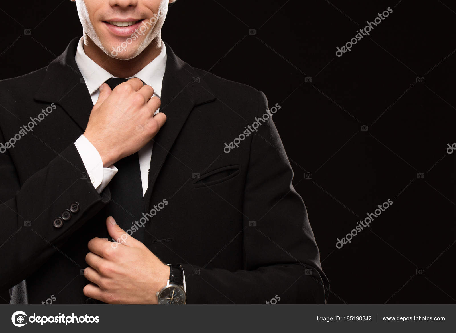 Обрезанный Снимок Красивого Мужчины Элегантном Черном Костюме.