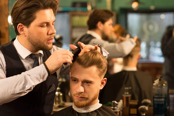 Handsome Young Man Smiling Getting New Haircut Professional Barber Barbershop — Stock Photo, Image