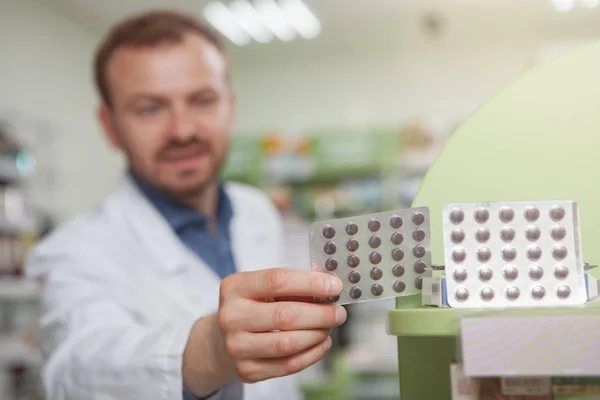 Cheerful mature male pharmacist at the drugstore — Stock Photo, Image