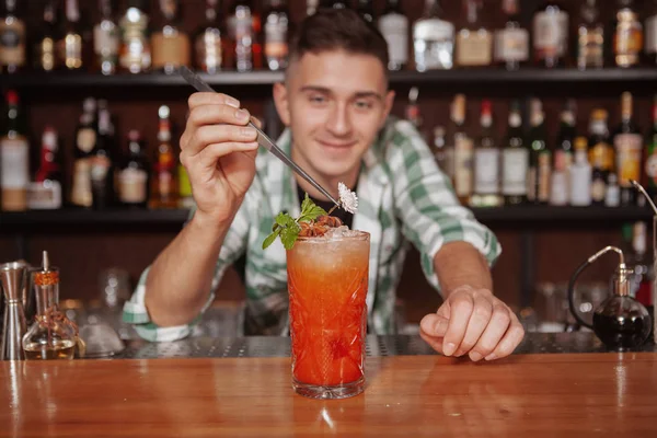 Close Delicious Coktail Ice Professional Bartender Decorating Barman Working His — Stock Photo, Image