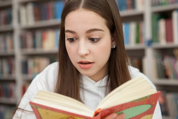Close Teenage Girl Looking Overwhelmed Reading Book Library — Stock Photo, Image