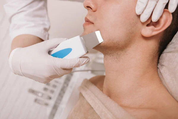 Cropped Shot Man Getting Facial Cleanse Professional Cosmetologist — Stock Photo, Image