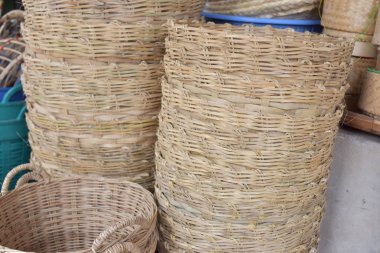 Sepeti hasır Tay el yapımı olduğunu. dokuma bambu olduğunu doku arka plan ve tasarım için. Geleneksel Tay dokuma hasır doku.