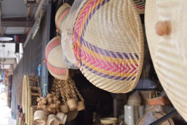 Sepeti hasır Tay el yapımı olduğunu. dokuma bambu olduğunu doku arka plan ve tasarım için. Geleneksel Tay dokuma hasır doku.