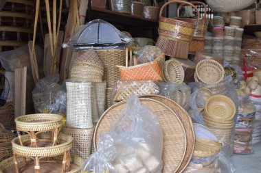 Sepeti hasır Tay el yapımı olduğunu. dokuma bambu olduğunu doku arka plan ve tasarım için. Geleneksel Tay dokuma hasır doku.