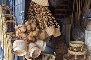 Sepeti hasır Tay el yapımı olduğunu. dokuma bambu olduğunu doku arka plan ve tasarım için. Geleneksel Tay dokuma hasır doku.