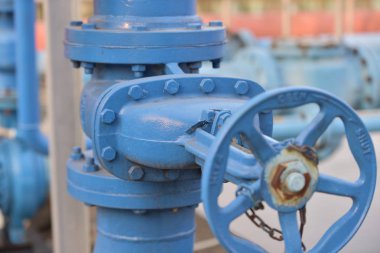 Boru ve Vana sistemleri yangın söndürücüler, büyük bir fabrika