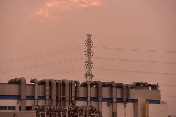 Planta Industrial Con Pilón Eléctrico —  Fotos de Stock