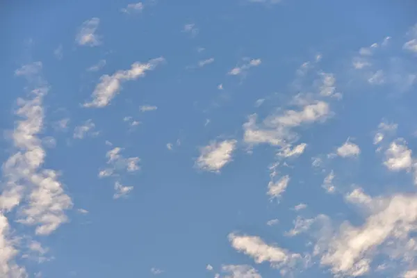Céu Azul Com Belas Nuvens — Fotografia de Stock