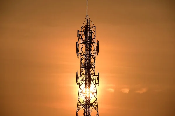 Wireless Communication Antenna Sunrise Bright Sky Telecommunication Tower Antennas Orange — Stock Photo, Image