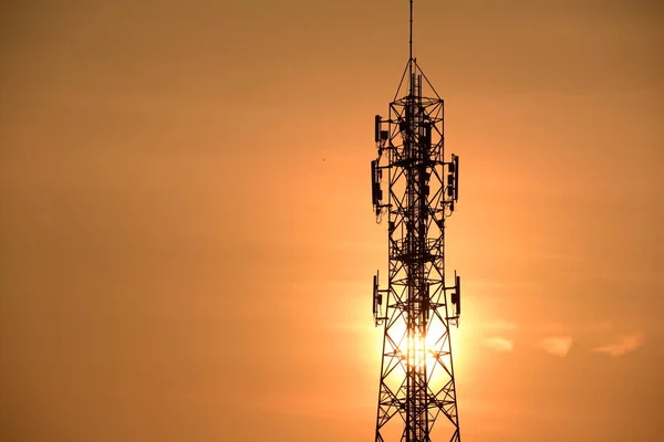 Antenne Communication Sans Fil Avec Lever Soleil Ciel Brillant Tour — Photo