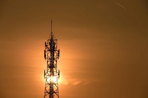 Wireless Communication Antenna Sunrise Bright Sky Telecommunication Tower Antennas Orange — Stock Photo, Image