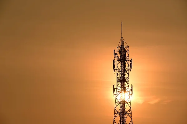 Wireless Communication Antenna Sunrise Bright Sky Telecommunication Tower Antennas Orange — Stock Photo, Image