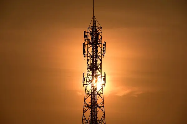 Бездротовий Язок Антена Схід Сонця Яскраве Небо Телекомунікаційна Вежа Антенами — стокове фото