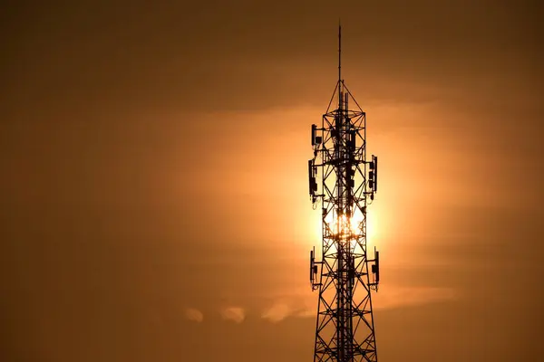 Antenna Comunicazione Senza Fili Con Cielo Luminoso All Alba Torre — Foto Stock